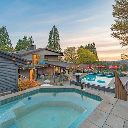 Grouse Cheerful Large Private Bedroom, Bath, Shared Deck, Pool, Hot Tub Северный Ванкувер Экстерьер фото