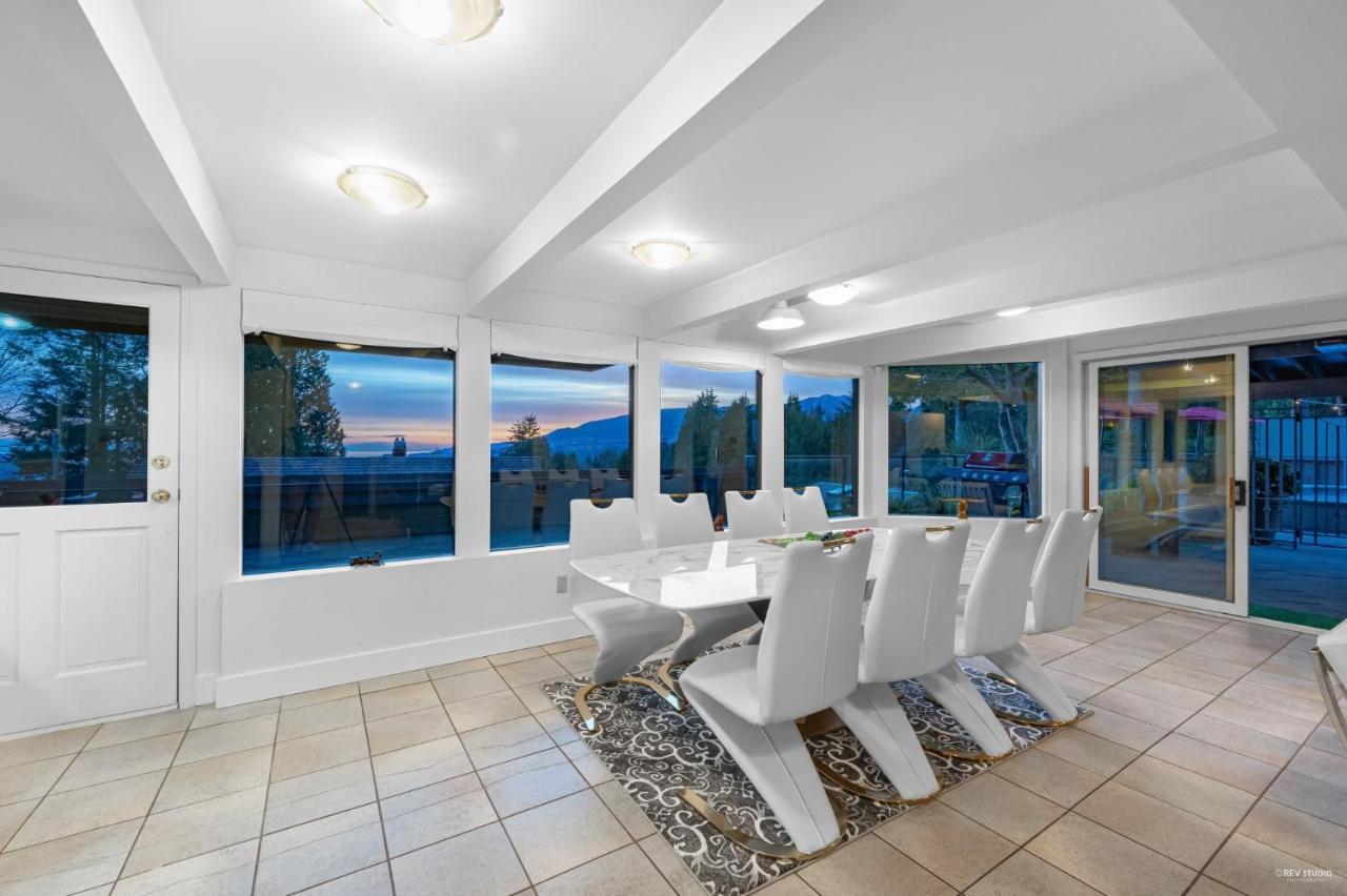 Grouse Cheerful Large Private Bedroom, Bath, Shared Deck, Pool, Hot Tub Северный Ванкувер Экстерьер фото