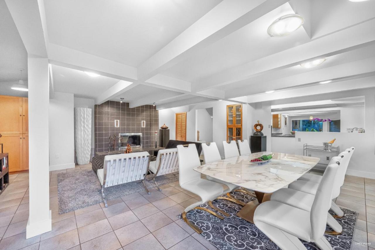 Grouse Cheerful Large Private Bedroom, Bath, Shared Deck, Pool, Hot Tub Северный Ванкувер Экстерьер фото