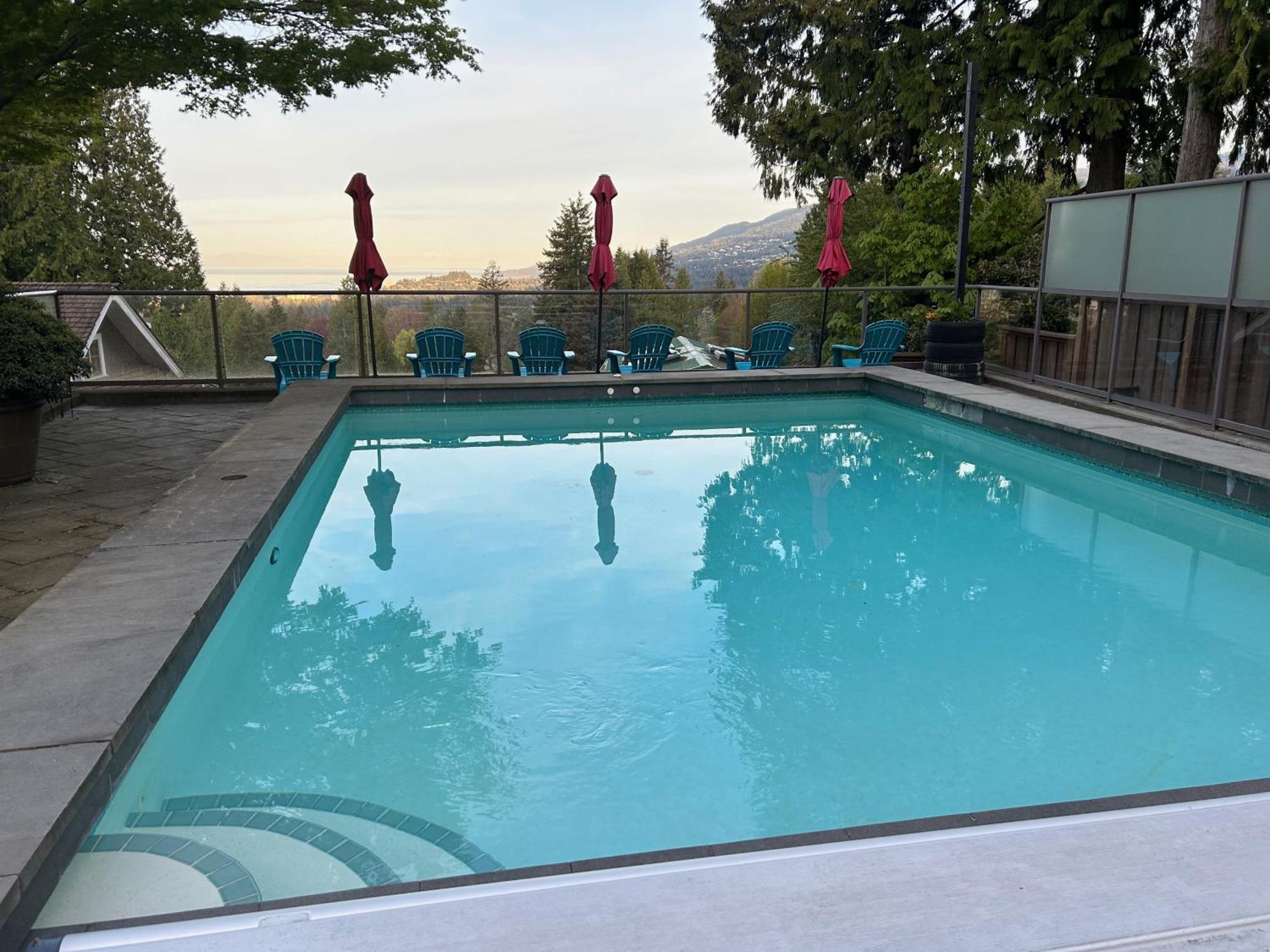 Grouse Cheerful Large Private Bedroom, Bath, Shared Deck, Pool, Hot Tub Северный Ванкувер Экстерьер фото