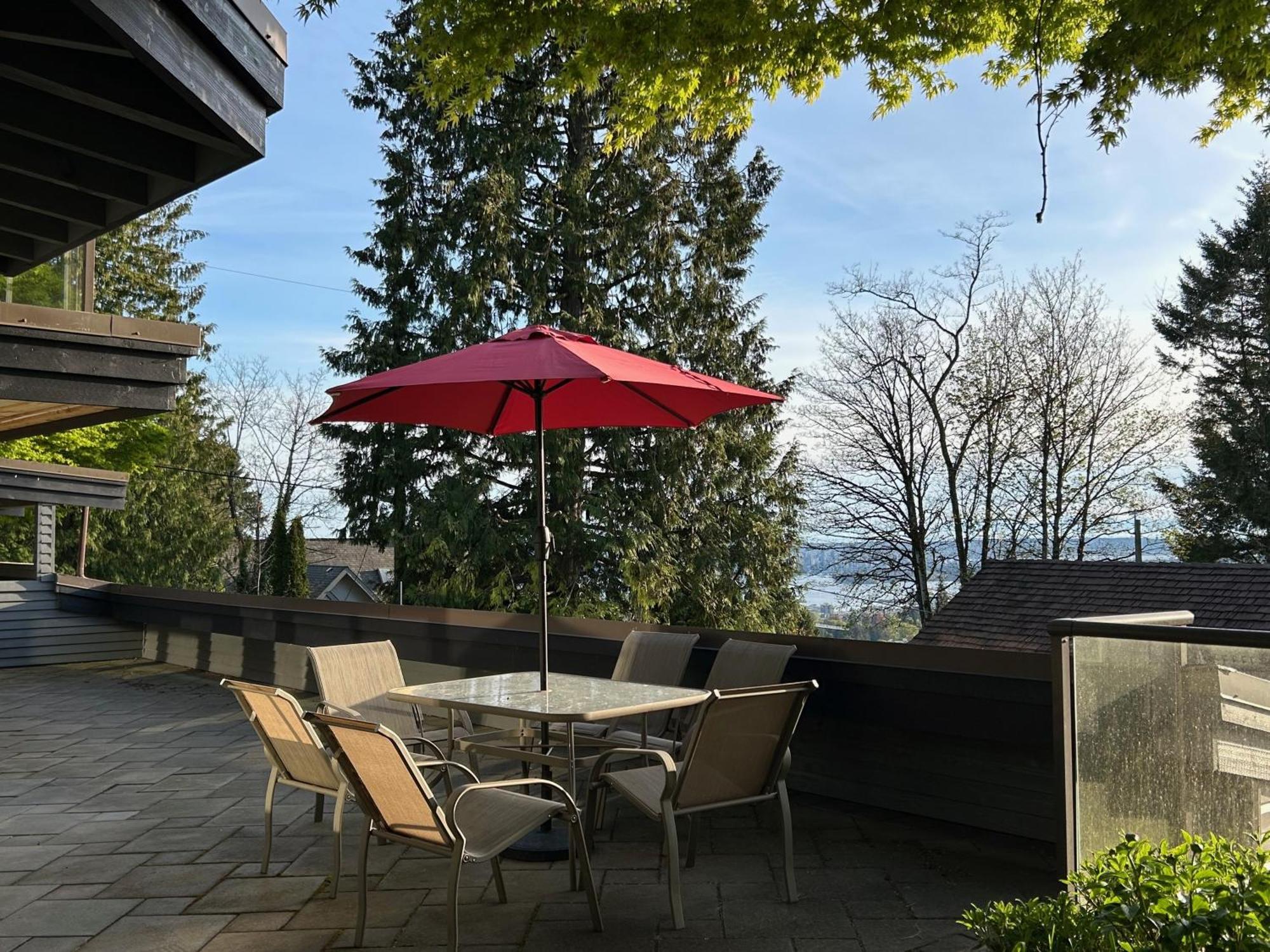 Grouse Cheerful Large Private Bedroom, Bath, Shared Deck, Pool, Hot Tub Северный Ванкувер Экстерьер фото