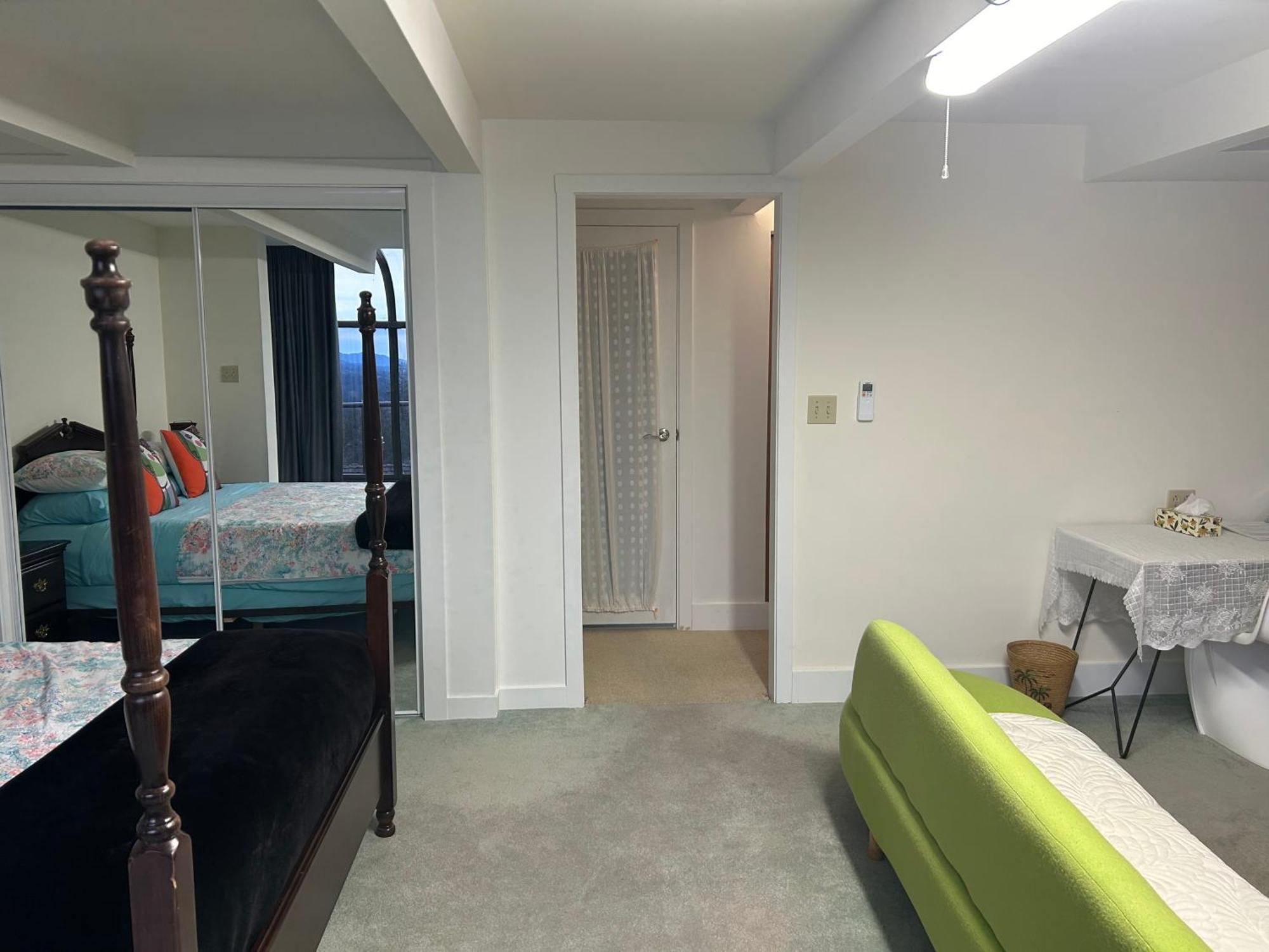 Grouse Cheerful Large Private Bedroom, Bath, Shared Deck, Pool, Hot Tub Северный Ванкувер Экстерьер фото