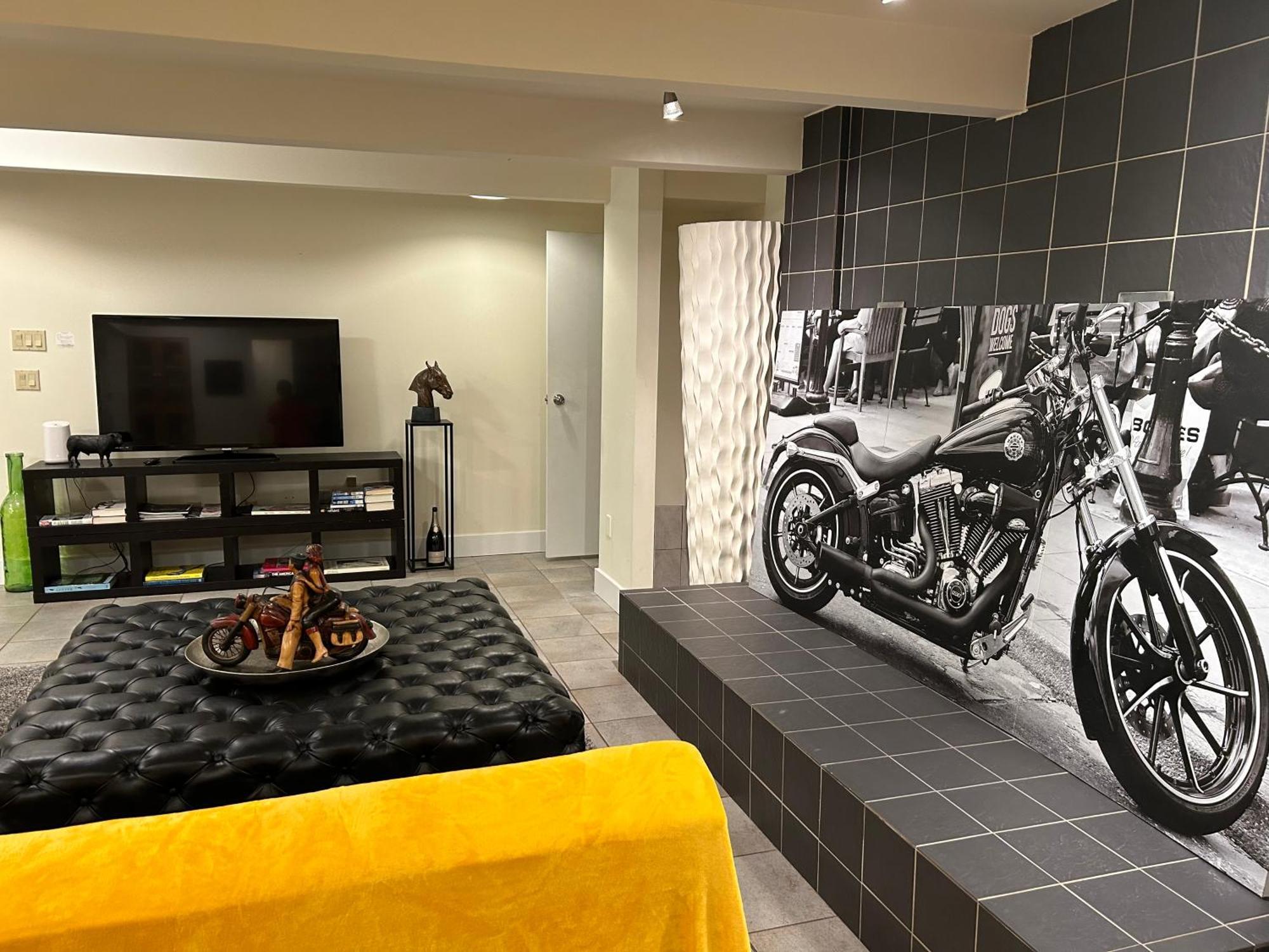 Grouse Cheerful Large Private Bedroom, Bath, Shared Deck, Pool, Hot Tub Северный Ванкувер Экстерьер фото