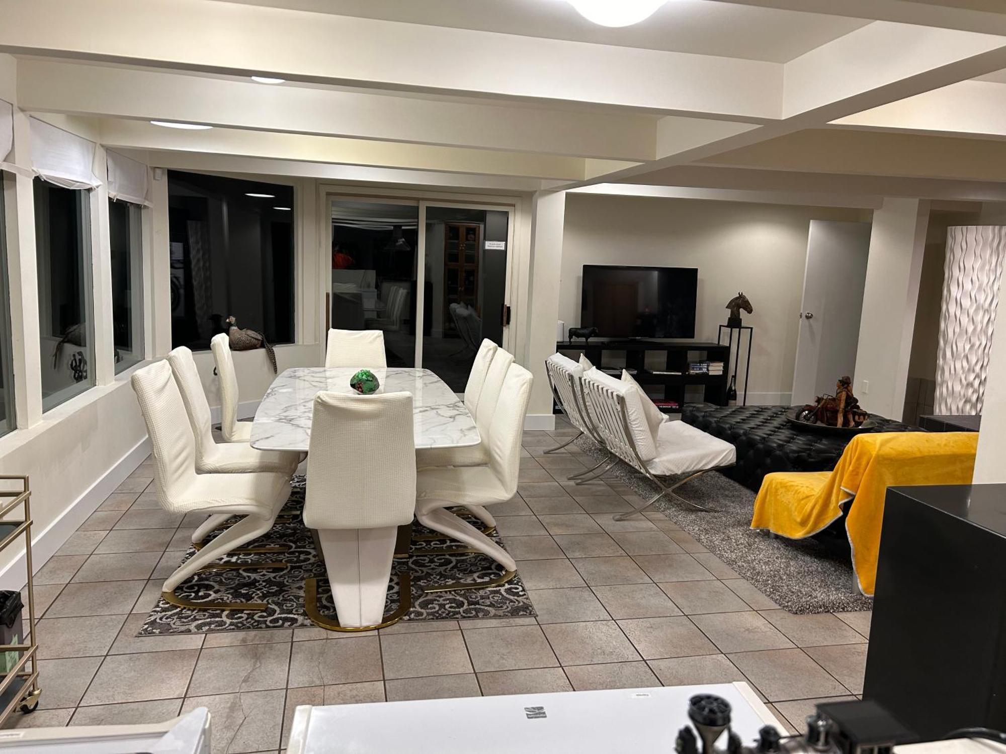 Grouse Cheerful Large Private Bedroom, Bath, Shared Deck, Pool, Hot Tub Северный Ванкувер Экстерьер фото
