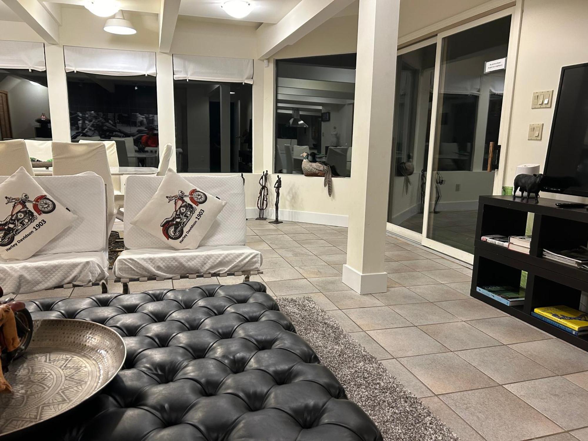 Grouse Cheerful Large Private Bedroom, Bath, Shared Deck, Pool, Hot Tub Северный Ванкувер Экстерьер фото
