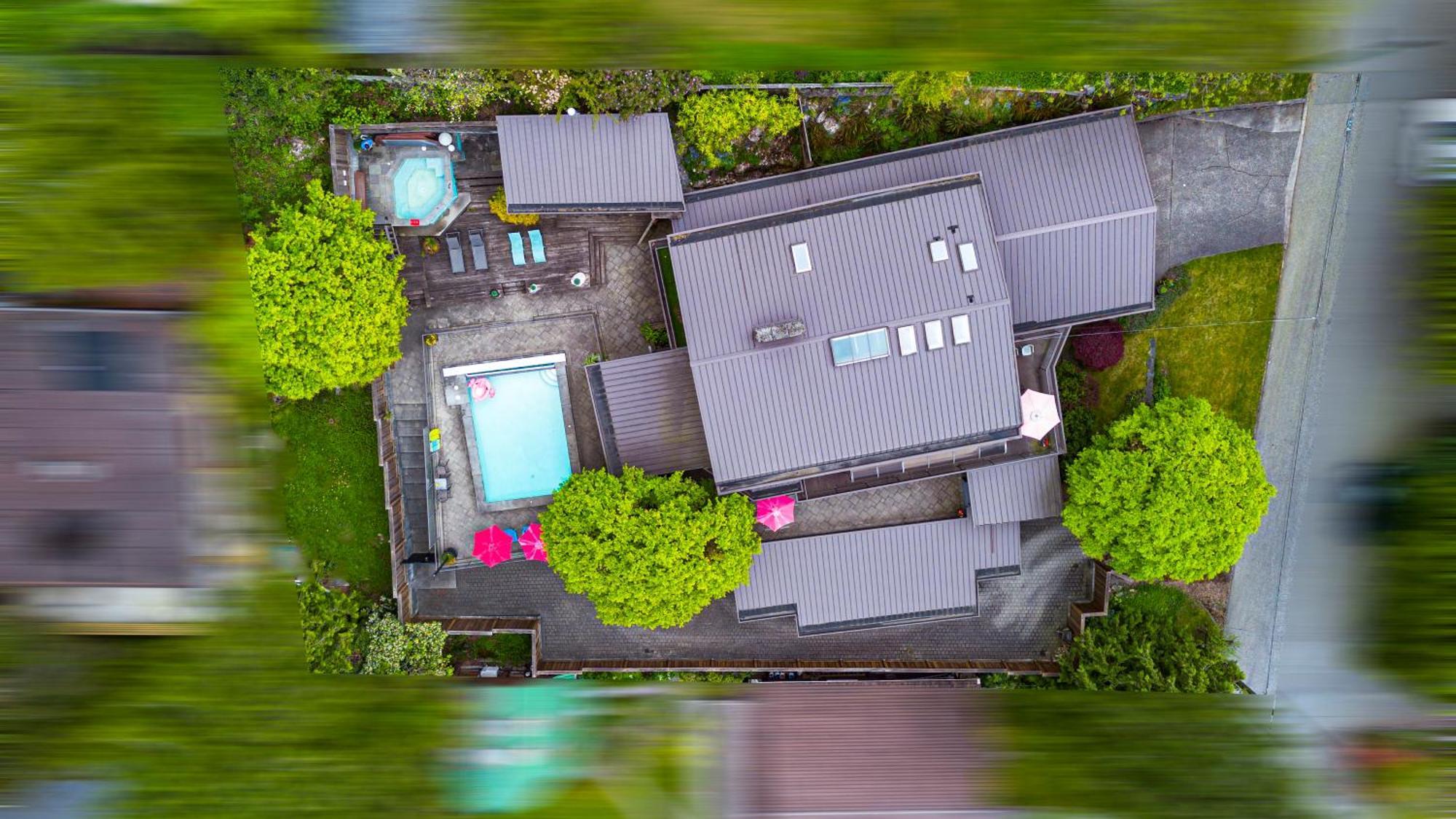Grouse Cheerful Large Private Bedroom, Bath, Shared Deck, Pool, Hot Tub Северный Ванкувер Экстерьер фото